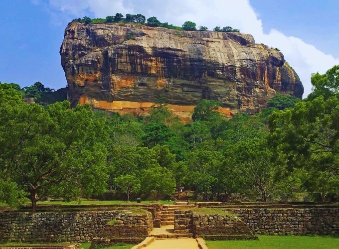 Sigiriya Rock Fortress & Dambulla Cave Day tour